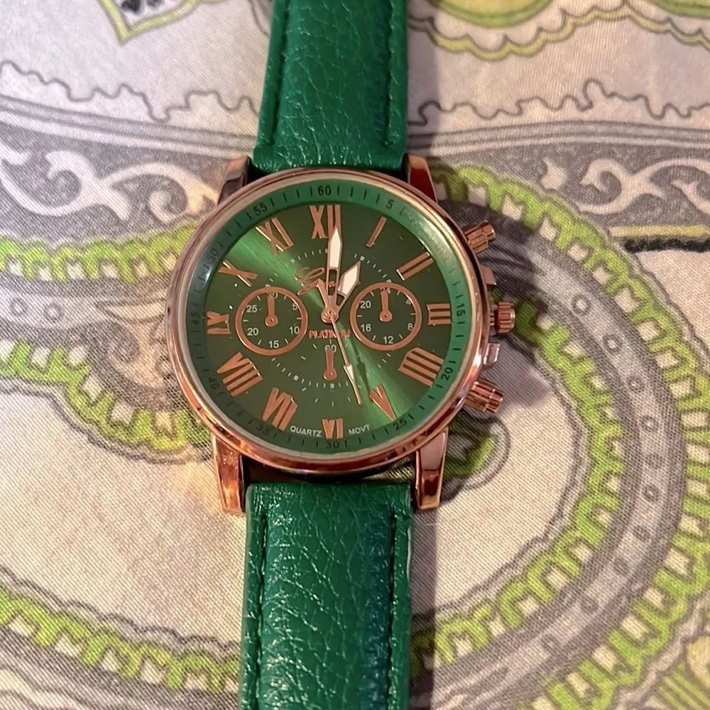 Green Strap Alloy Fashion Watch